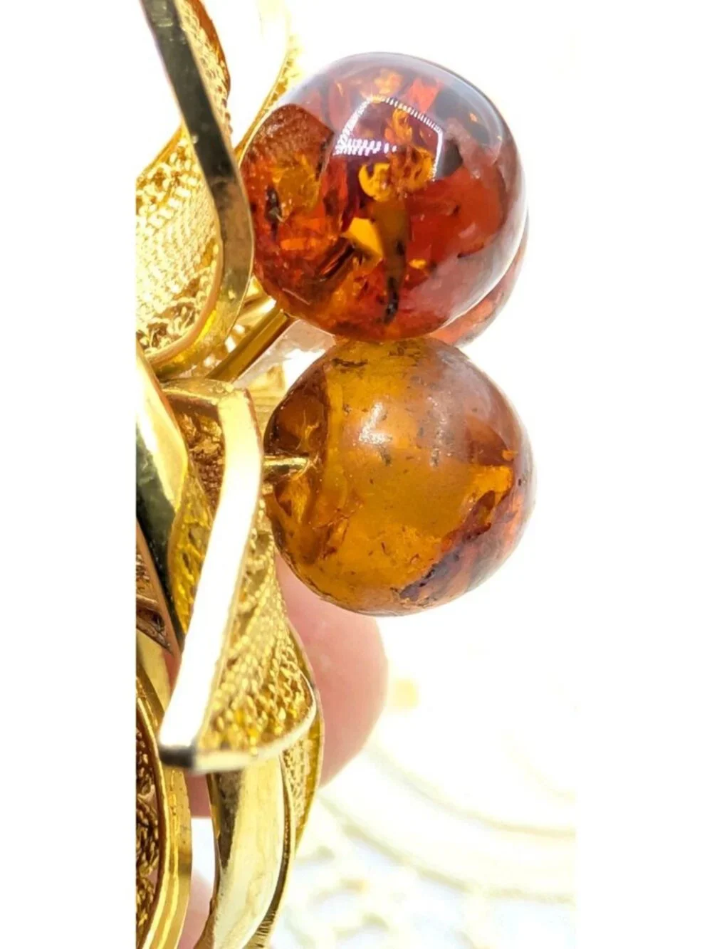 VTG Brooch Pendant Genuine Baltic Amber Berries Goldtone Filigree Leaf Natural